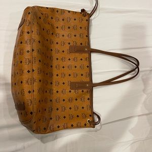 MCM Reversible Liz Shopper in Visetos (large)